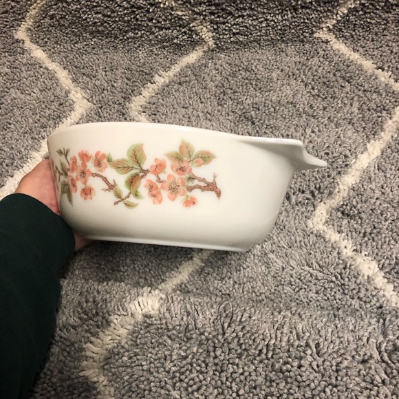 VINTAGE PYREX / England pink flowers dish 8” - Picture 5 of 10